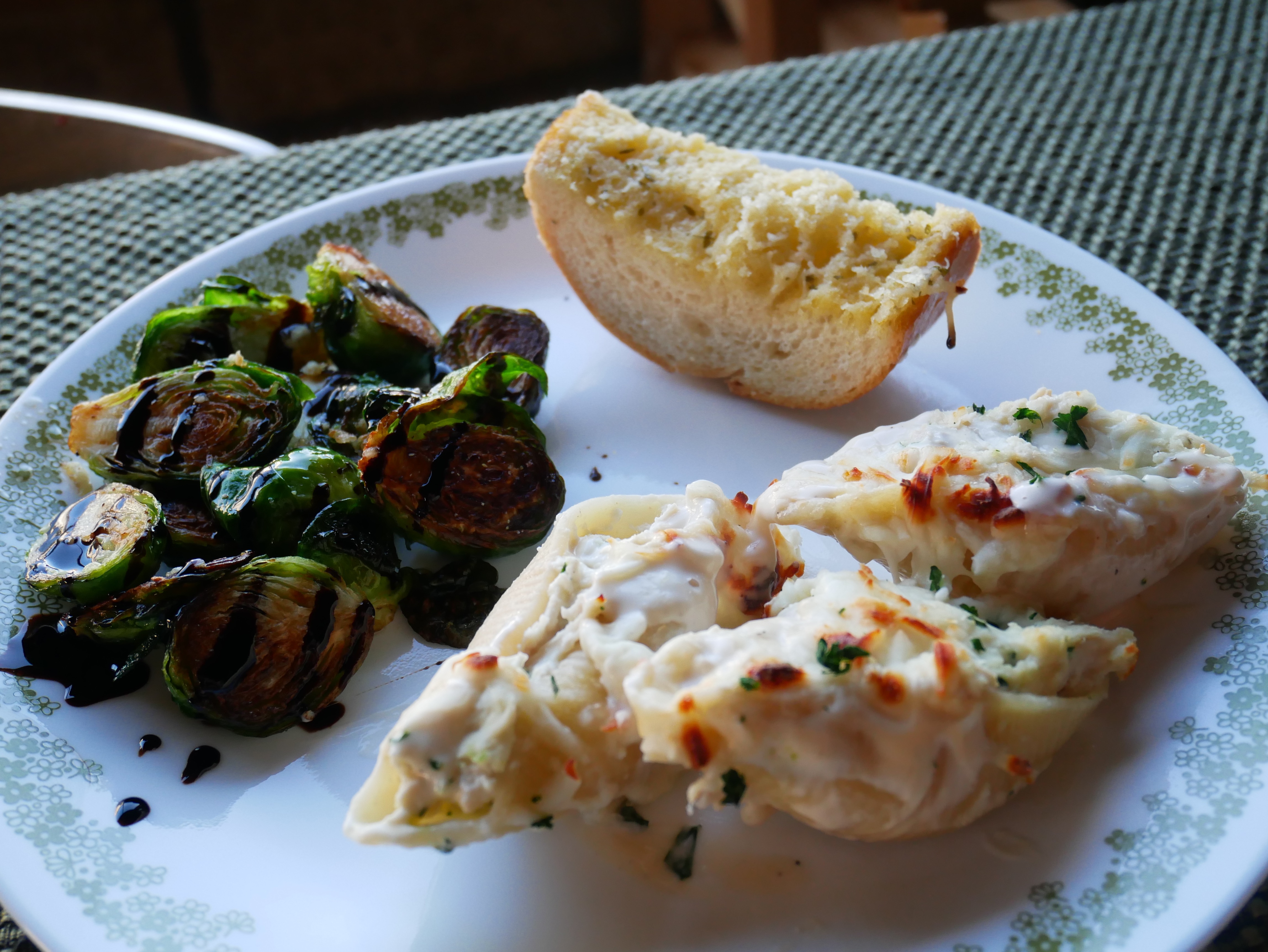 Chicken Alfredo Stuffed Shells